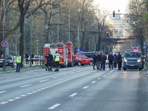 Pengemudi Tewas Usai Tabrakkan Mobilnya ke Kedutaan Rusia di Rumania Pengemudi Tewas Usai Tabrakkan Mobilnya ke Kedutaan Rusia di Rumania