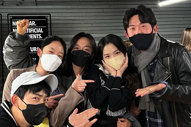 Potret Ok Taecyeon, Chae Won Bin, Lee Sang Hee, dan Min Jin Woon bersama Kim Hye Yoon/ Foto: instagram.com/taecyeonokay Potret Ok Taecyeon, Chae Won Bin, Lee Sang Hee, dan Min Jin Woon bersama Kim Hye Yoon