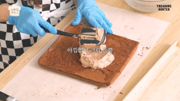 Proses penyajian Chocolate Rolled Bread