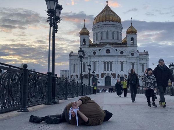 Protes Pembantaian di Bucha Ukraina, Ini yang Dilakukan Aktivis Rusia