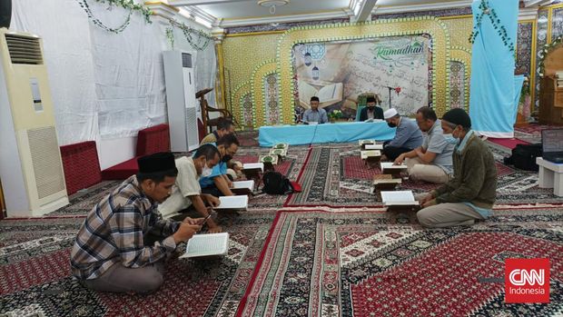 Muslim Syiah di Islamic Cultural Center (ICC) Jakarta Selatan.
