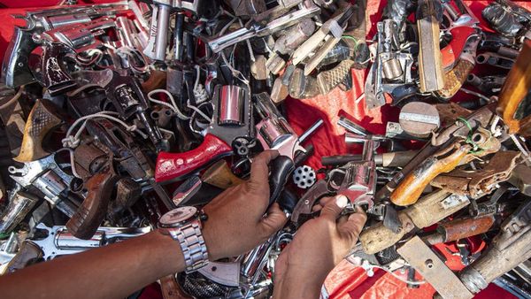 Pemusnahan Ratusan Senpi Rakitan Hasil Operasi Musi di Sumsel