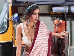 Potret Saba Azad, Pacar Hrithik Roshan yang Beda Usia 17 Tahun