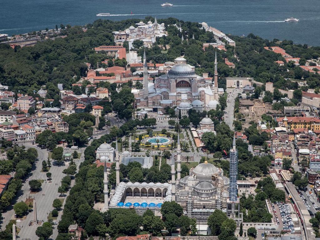 Sama-sama di Istanbul, Dua Masjid Ini Nyaris Mirip dan Sering Tertukar