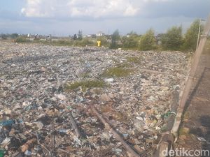 Bikin Kumuh! Sampah Kiriman Dikeluhkan Warga Kampung Nelayan Tambakrejo