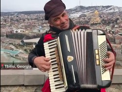 Viral Pengamen di Georgia Bawakan Lagu Indonesia Raya, Begini Ceritanya