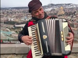 Viral Pengamen di Georgia Bawakan Lagu Indonesia Raya, Begini Ceritanya Viral Pengamen di Georgia Bawakan Lagu Indonesia Raya, Begini Ceritanya