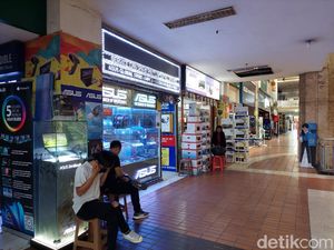 Girangnya Pedagang Saat Hi-Tech Mall Surabaya Dihidupkan Lagi Girangnya Pedagang Saat Hi-Tech Mall Surabaya Dihidupkan Lagi