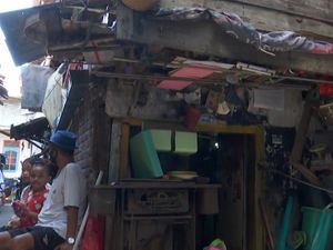 Tangis Cucu Kakek Sukarno di Cilincing, Rumah Kumuh dan Kerap Dihina Miskin