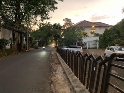 Gereja di Lebak Bulus Rawan Banjir, Tanggul Dipasang di Pinggir Jalan