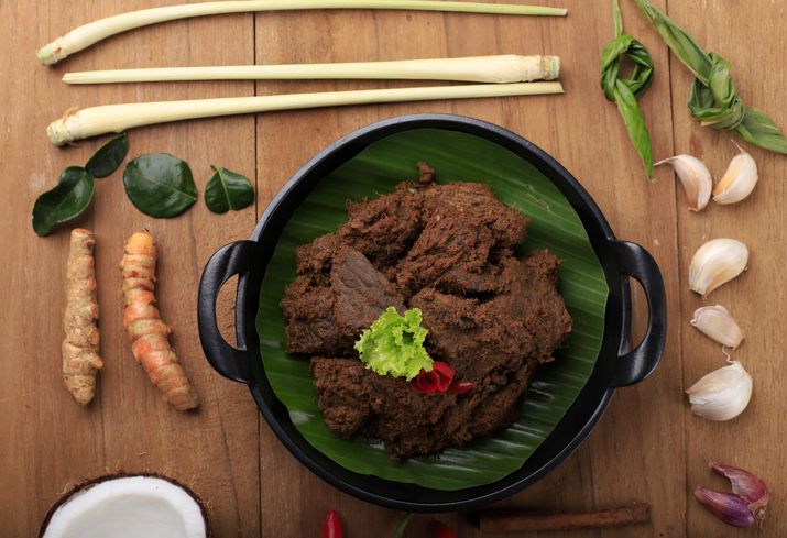 5 Tips Masak Rendang Autentik Minang yang Empuk dan Hitam Bumbunya
