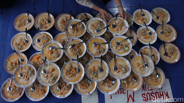 Tradisi Berbuka Puasa Bersama dengan Bubur Sayur di Bantul