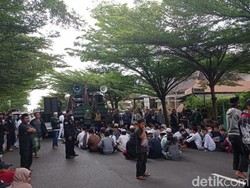 Kawal Sidang Vonis M Kace, Massa Umat Islam Aksi di PN Ciamis