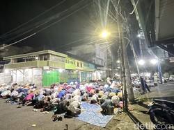 Uniknya Masjid Al Banjar Parepare, Jemaah Senang Salat di Jalan-Cepat Selesai