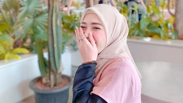 Zahra Jasmine Mantap Hijrah, Tinggalkan Masa Lalu Suka Foto Seksi