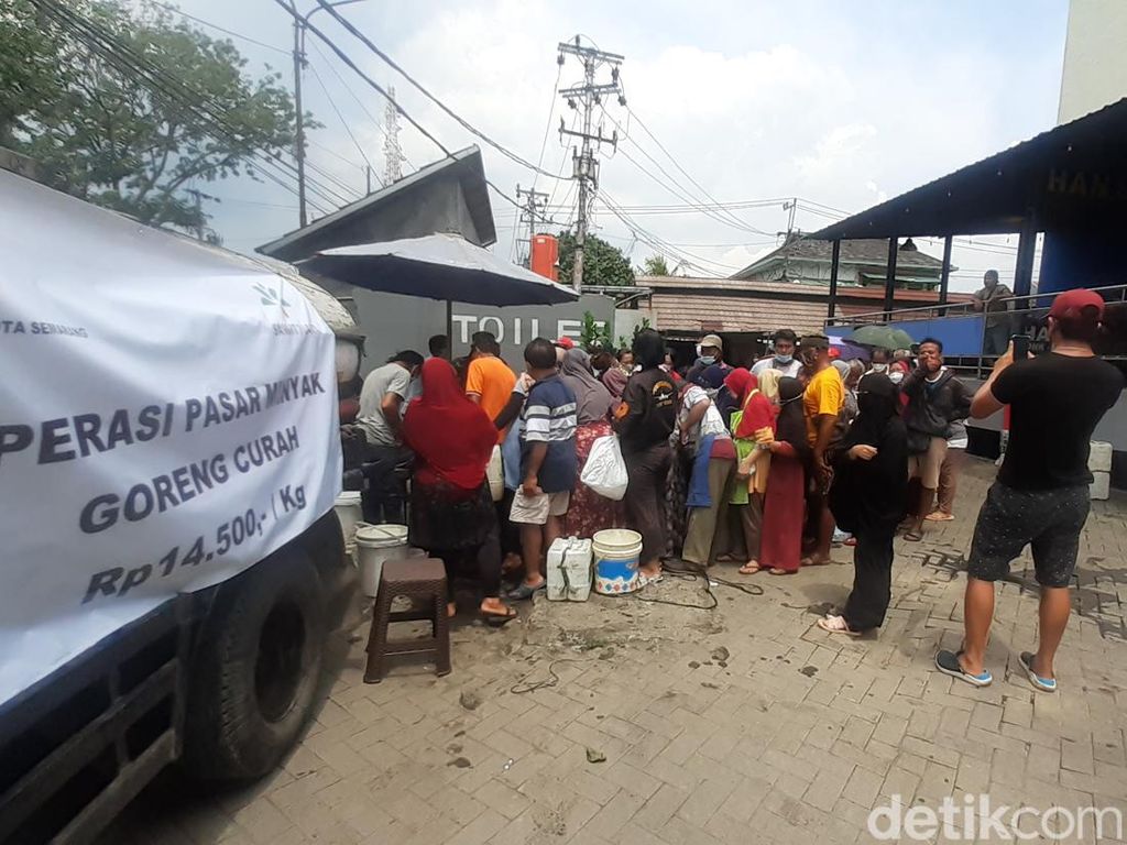 Operasi Migor Curah Pasar Bulu Semarang, Pedagang Sambat Tak Kebagian