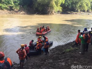 Ngabuburit, Seorang Bocah Ngawi Jatuh di Sungai