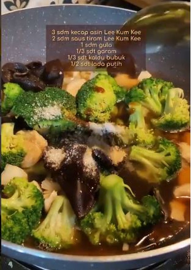 Brokoli ayam saur tiram