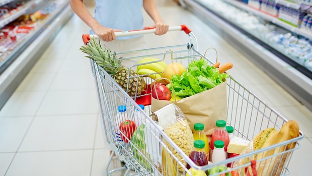 Cara mengatur keuangan selama ramadan agar tidak boros/freepik/pressfoto Jangan belanja bulanan sekaligus dalam satu waktu agar tidak boros.