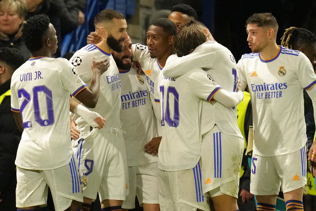 Chelsea's Christian Pulisic, right, is tackled by Real Madrid's Casemiro during a Champions League first-leg quarterfinal soccer match between Chelsea and Real Madrid at Stamford Bridge stadium in London, Wednesday, April 6, 2022. (AP Photo/Kirsty Wigglesworth)