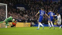 Chelsea memperkecil ketertinggalan lewat gol Kai Havertz pada menit ke-40. Skor 1-2 bertahan hingga turun minum.