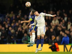 Telak! Ini Momen Valverde Tubruk Ancelotti yang Langsung Kesakitan