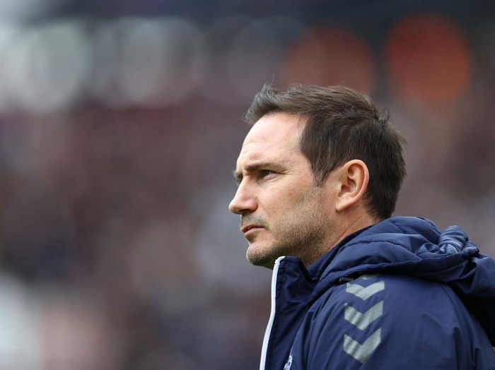 LONDON, ENGLAND - APRIL 03: Frank Lampard, Manager of Everton looks on prior to the Premier League match between West Ham United and Everton at London Stadium on April 03, 2022 in London, England. (Photo by Julian Finney/Getty Images)