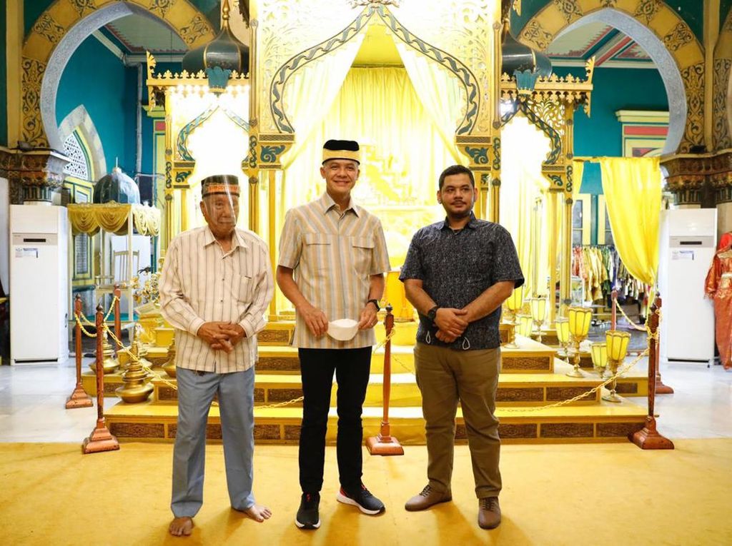Ganjar Terpukau Saat Mengunjungi Istana Maimun Medan
