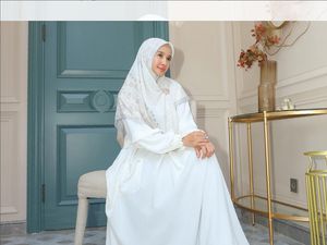 Heboh Video Laudya Cynthia Bella Disebut Nikah dengan Pria Asal Dubai Heboh Video Laudya Cynthia Bella Disebut Nikah dengan Pria Asal Dubai