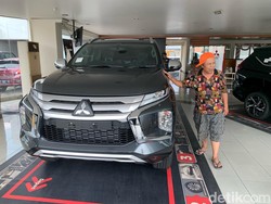 Heboh! H Endang Karawang Beli Mobil Setengah Miliar Pakai Uang Koin