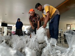 Dealer Mobil Butuh Satu Jam Hitung Duit Koin Milik H Endang