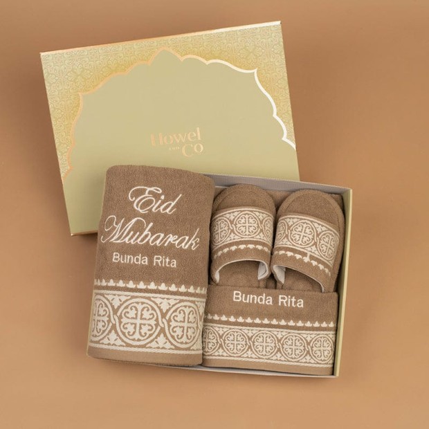 hampers handuk yang bisa di custome nama untuk dikirimkan ke kerabat dekat.