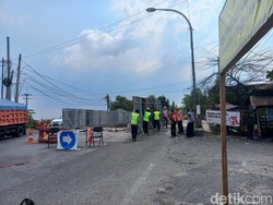 Jembatan Balun Dipasang Girder, Jalan Nasional Lamongan Ditutup Siang Ini