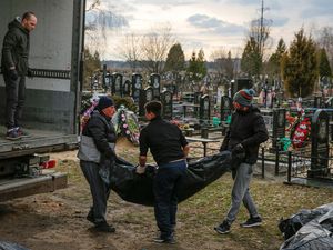 Wali Kota Bucha: 403 Mayat Ditemukan Sepeninggal Pasukan Rusia Wali Kota Bucha: 403 Mayat Ditemukan Sepeninggal Pasukan Rusia