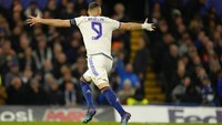 Musim ini, Benzema sangat on fire. Benzema malah sudah lewati rekor gol terbanyak milik Alfredo Di Stefano dengan 318 gol, kini bayangi rekor Raul sebagai pencetak gol terbanyak kedua dengan 323 gol (AP)