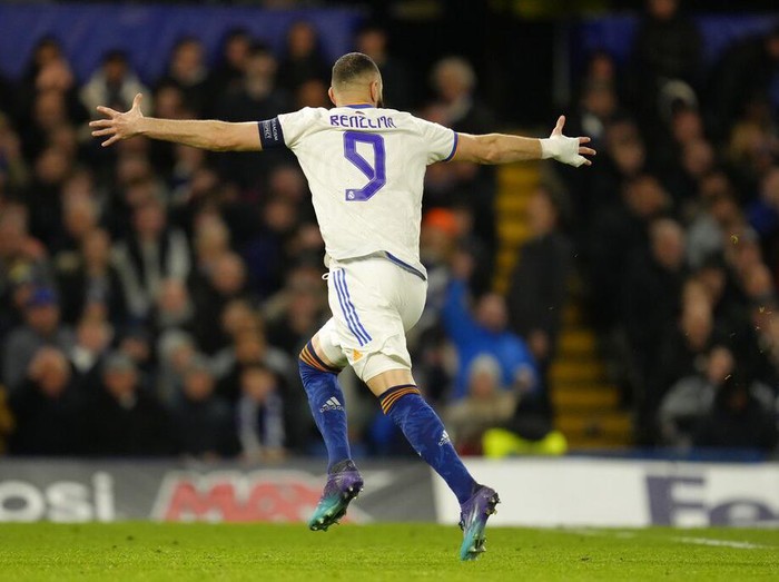 Real Madrid's Karim Benzema celebrates after scoring his side's third goal during a Champions League first-leg quarterfinal soccer match between Chelsea and Real Madrid at Stamford Bridge stadium in London, Wednesday, April 6, 2022. (AP Photo/Kirsty Wigglesworth)
