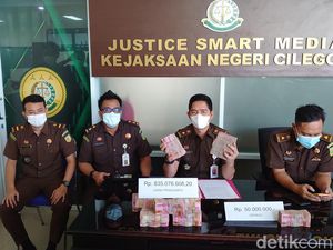 Jaksa Terima Uang Pengganti Terpidana Korupsi JLS Cilegon Rp 800 Juta Jaksa Terima Uang Pengganti Terpidana Korupsi JLS Cilegon Rp 800 Juta