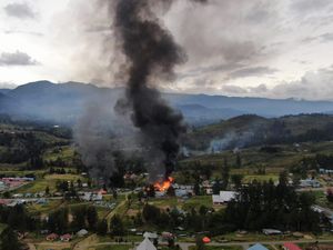 Berulah Lagi, KKB Papua Bakar Rumah Warga di Distrik Ilaga