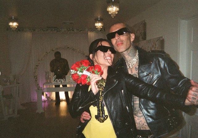 Kourtney Kardashian & Travis Barker Menikah