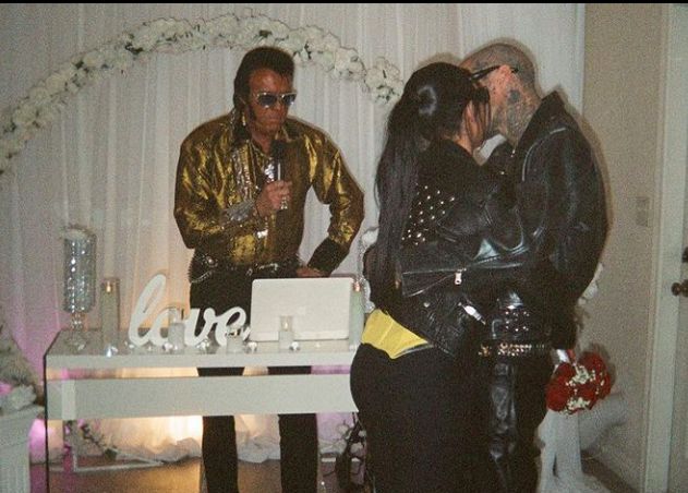 Kourtney Kardashian & Travis Barker Menikah