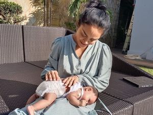 Gaya Krisdayanti Momong Cucu Curi Atensi, Pakai Tas Unik Setengah Miliar