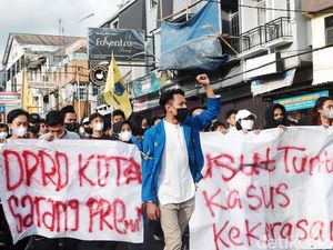 Mahasiswa Demo di Depan Markas Polres Sukabumi Kota