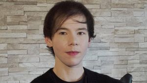 7 Potret Transgender yang Menyesal Jadi Pria, Kembali Jadi Wanita