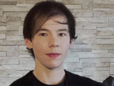 7 Potret Transgender yang Menyesal Jadi Pria, Kembali Jadi Wanita