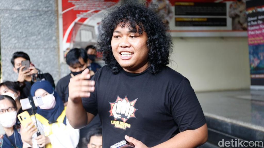 Marshel Widianto Kembali Ceria Usai 3,5 Jam Diperiksa soal Dea OnlyFans Marshel Widianto Kembali Ceria Usai 3,5 Jam Diperiksa soal Dea OnlyFans