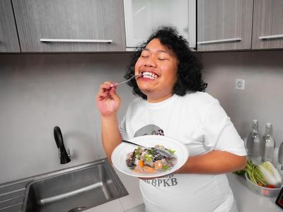 Gaya Gokil Marshel Widianto Saat Makan Bareng Denny Cagur dan Nagita Slavina