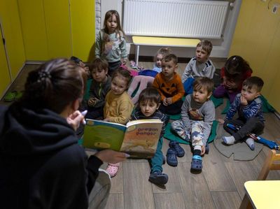 Masih Perang, Shelter Bom di Ukraina Jadi Tempat Belajar Anak-anak