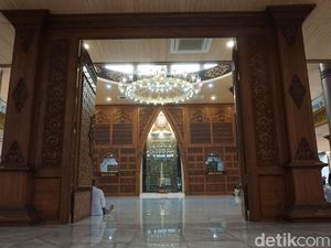 Masjid Agung Darussalam Mojokerto Berusia 129 Tahun Miliki Beduk Raksasa Masjid Agung Darussalam Mojokerto Berusia 129 Tahun Miliki Beduk Raksasa