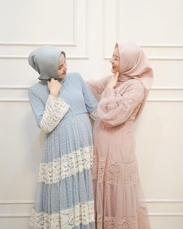 Gaya hijab pastel Dinda Hauw