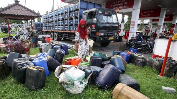 Miris! Nelayan Terpaksa Nggak Melaut demi Antre Solar